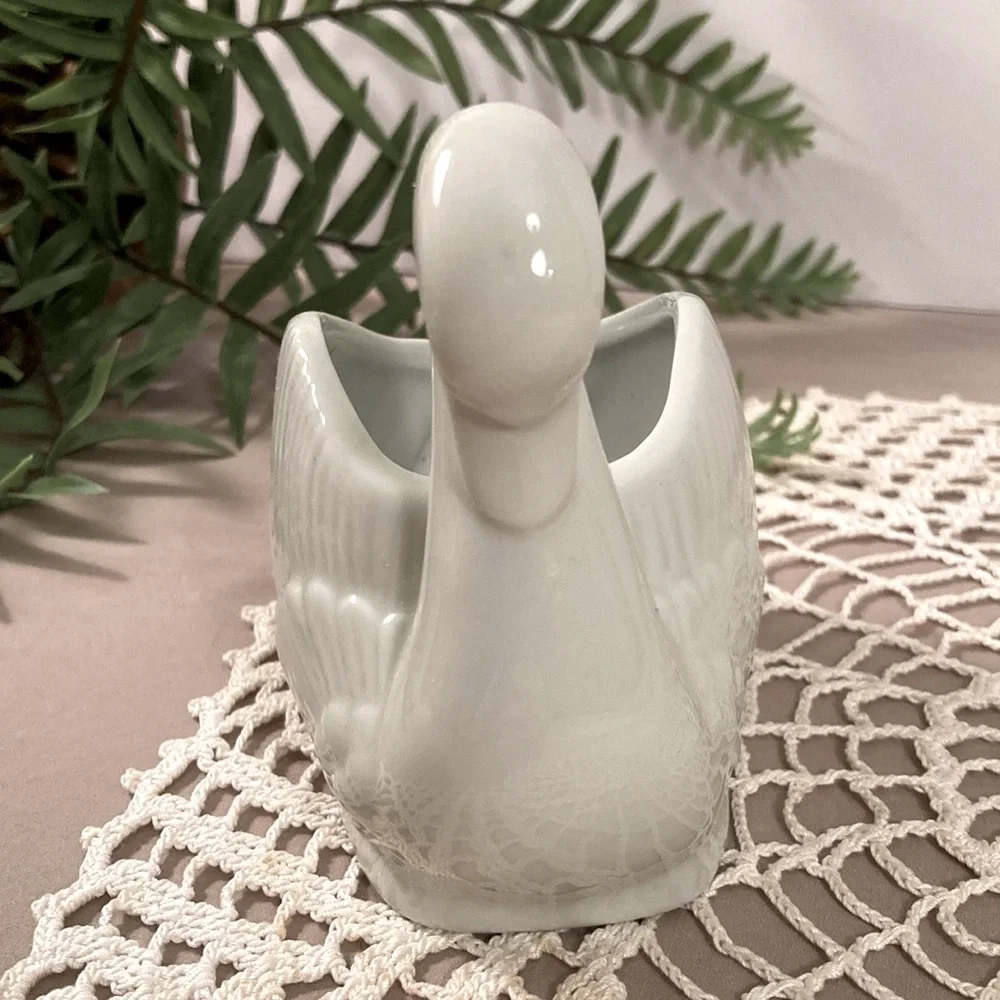 Vintage Graceful Swan Ceramic Planter - Picture 5 of 14